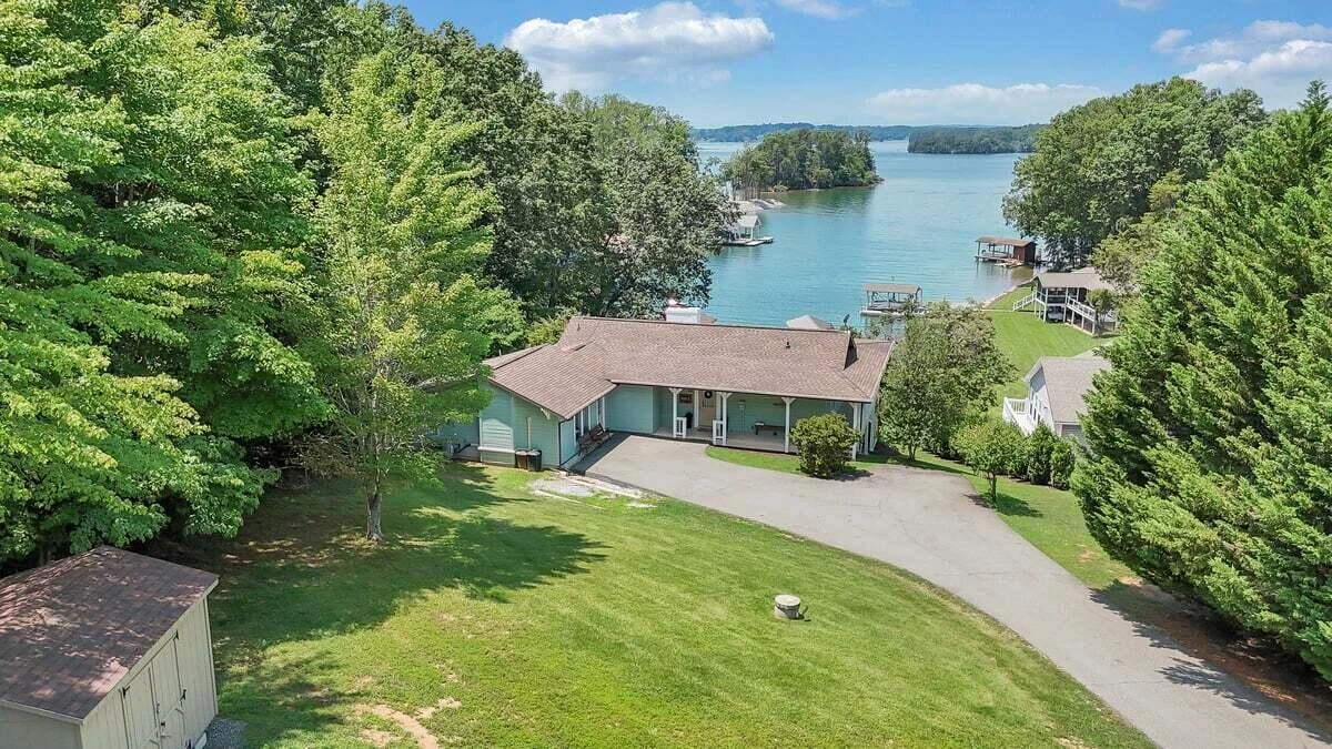 6015 Smith Mountain RD