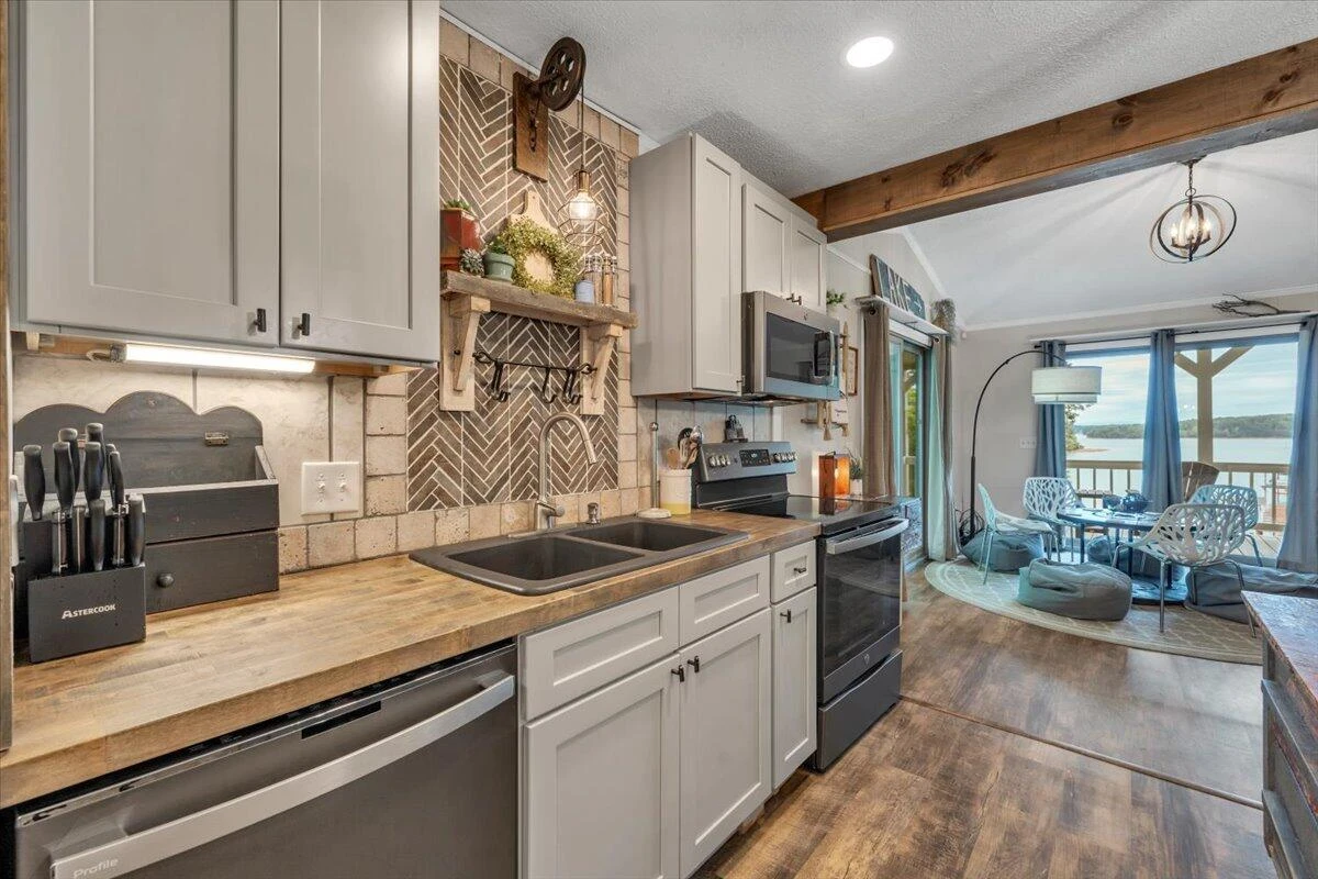6015 Smith Mountain RD - Photo 23