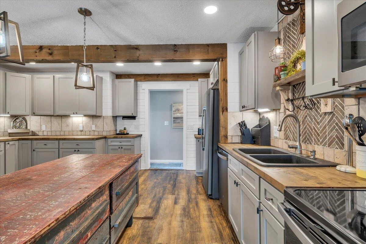 6015 Smith Mountain RD - Photo 24