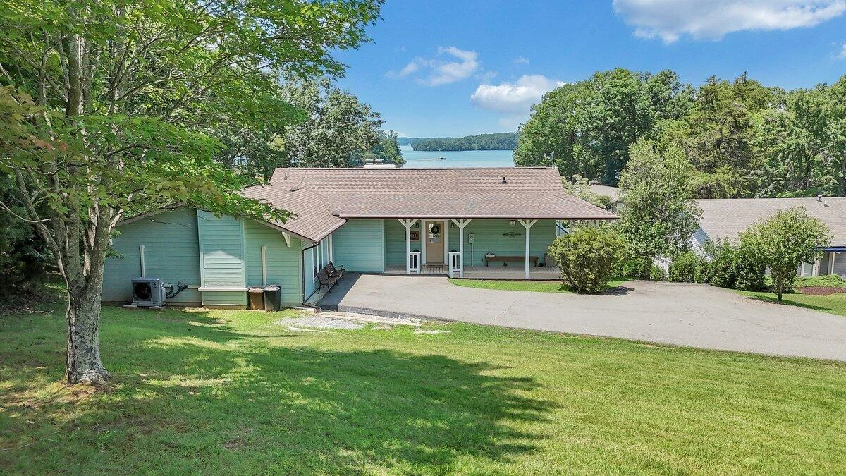 6015 Smith Mountain RD - Photo 8