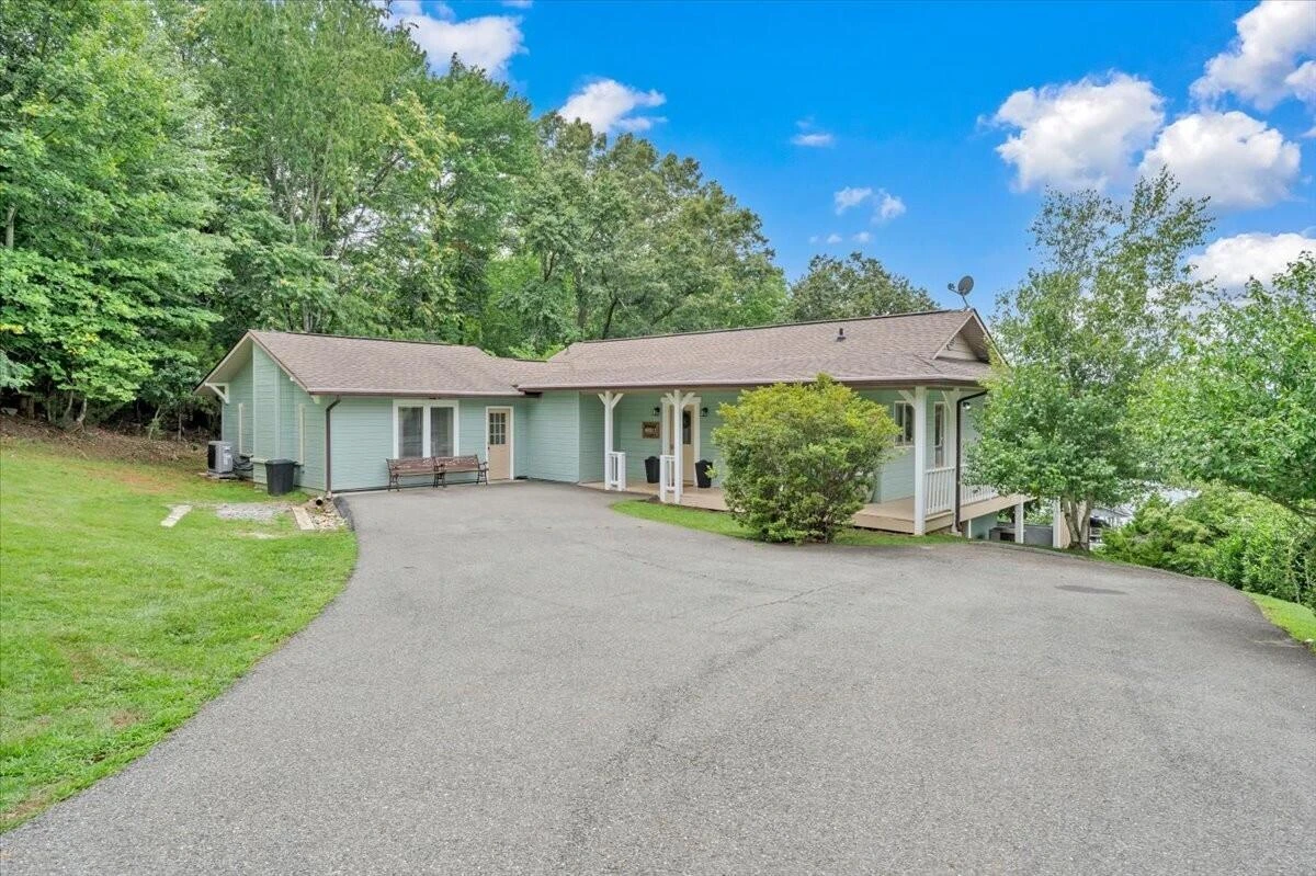 6015 Smith Mountain RD - Photo 64