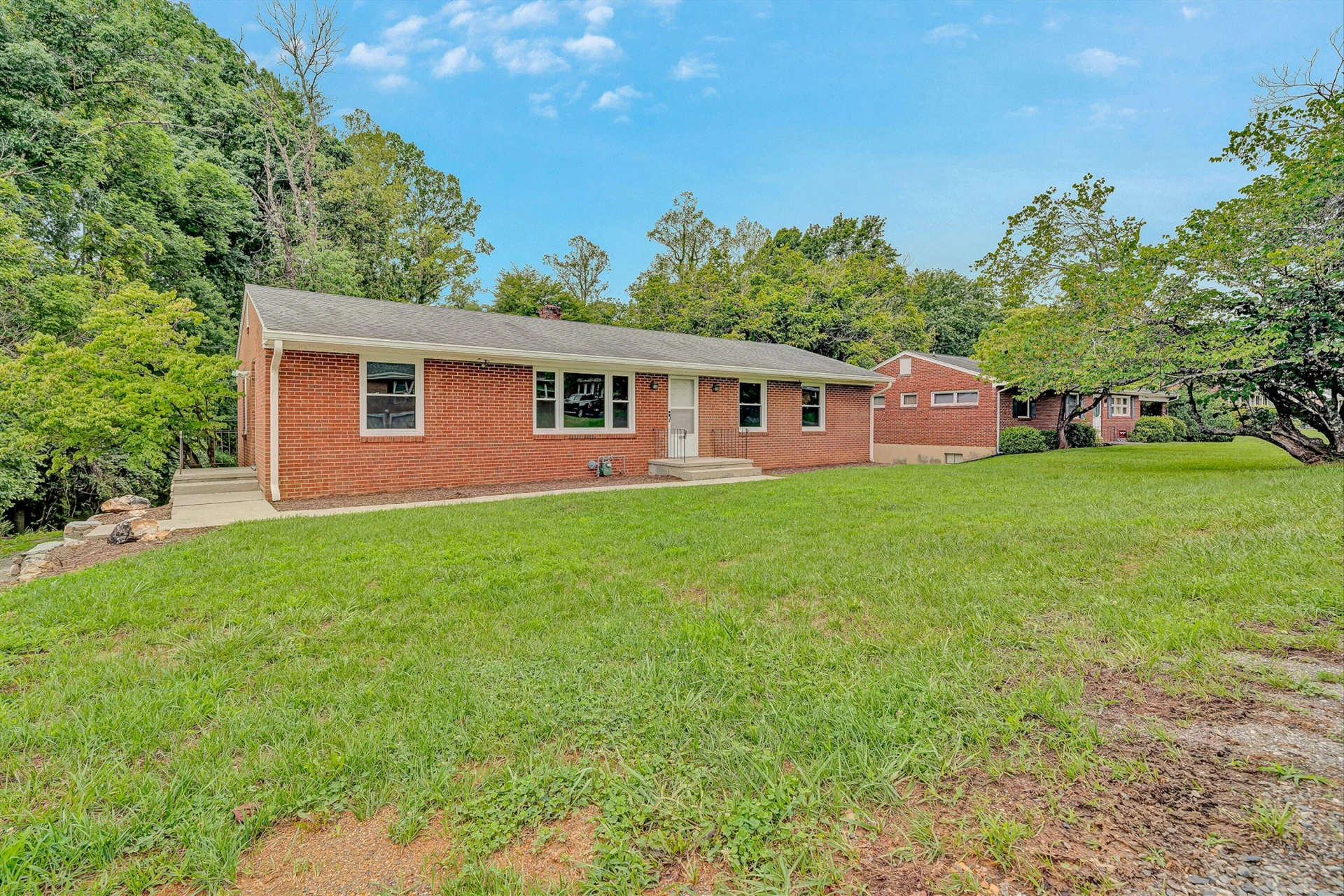 4548 Cresthill DR - Photo 3