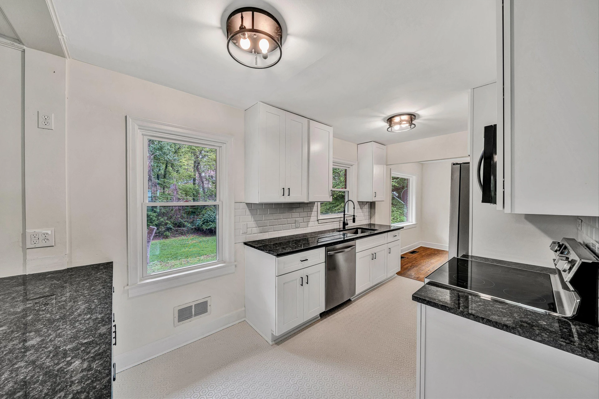 4548 Cresthill DR