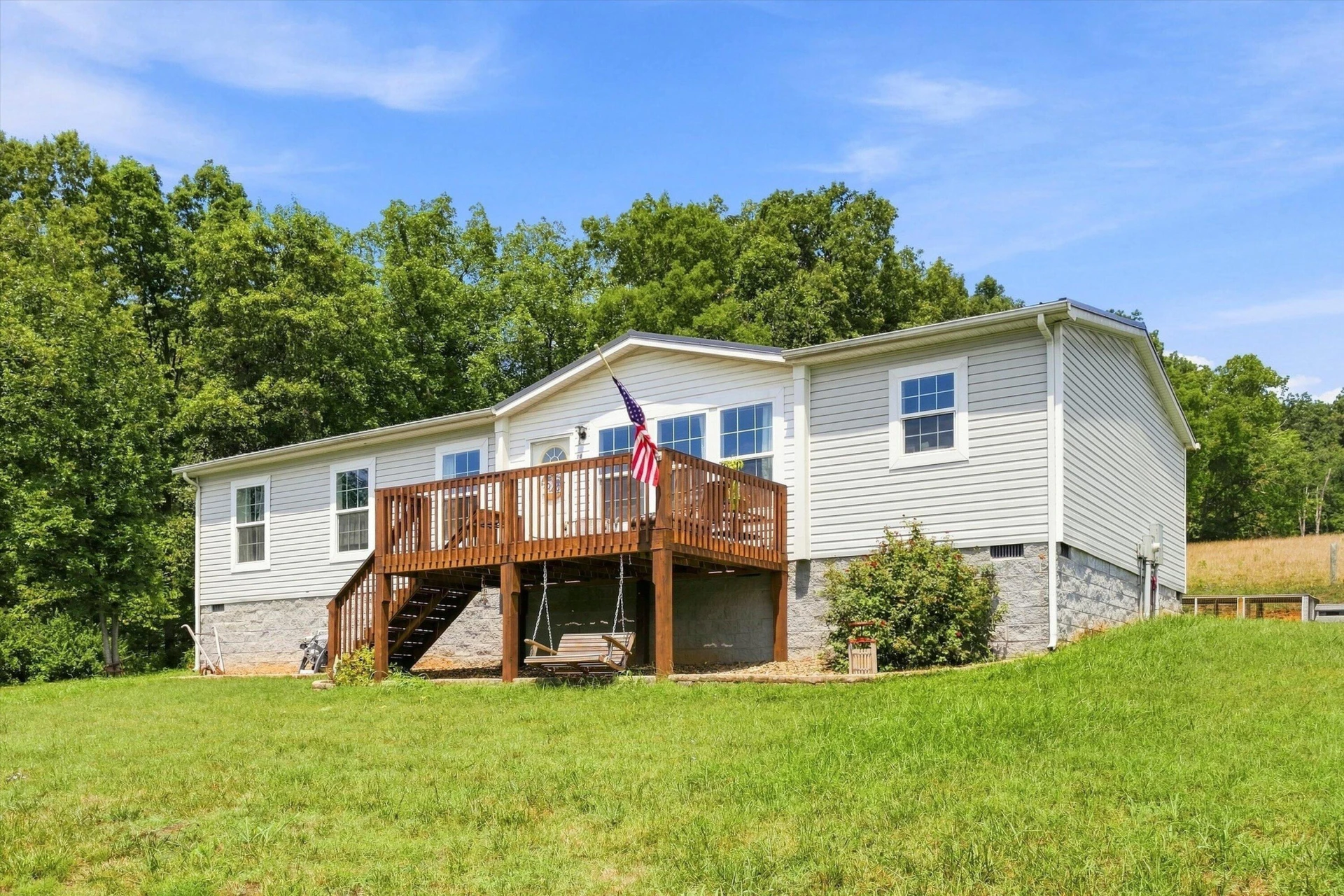 611 Martins LN