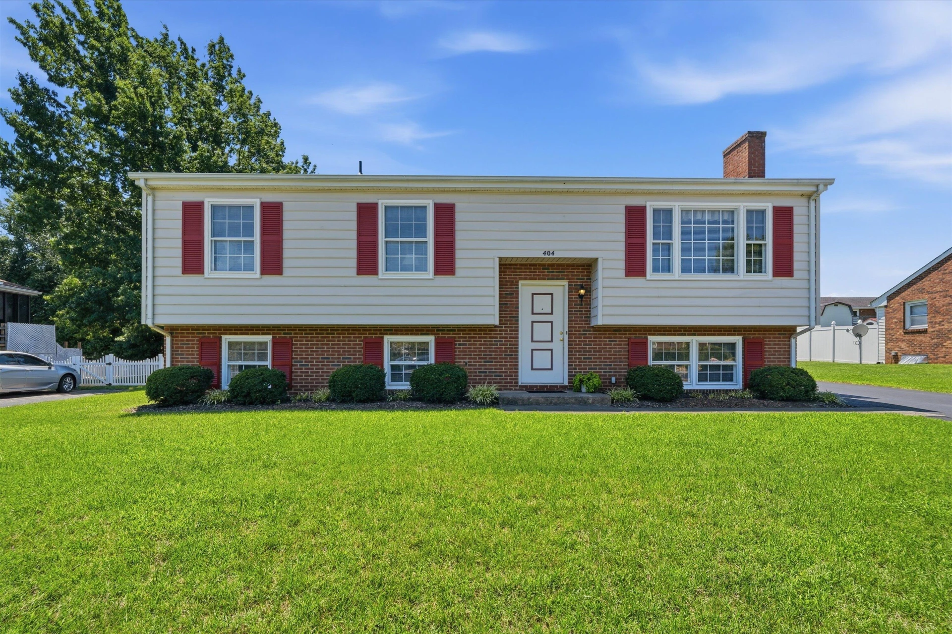 404 Rebecca LN - Photo 2