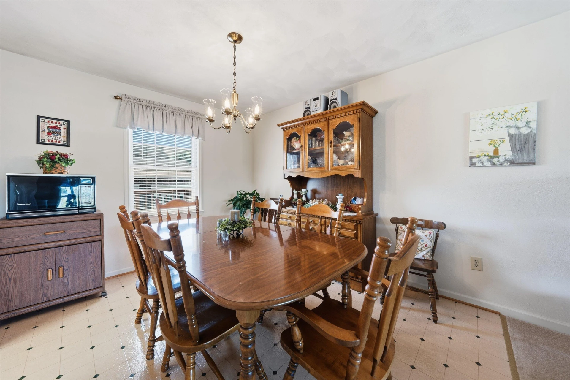 404 Rebecca LN - Photo 6