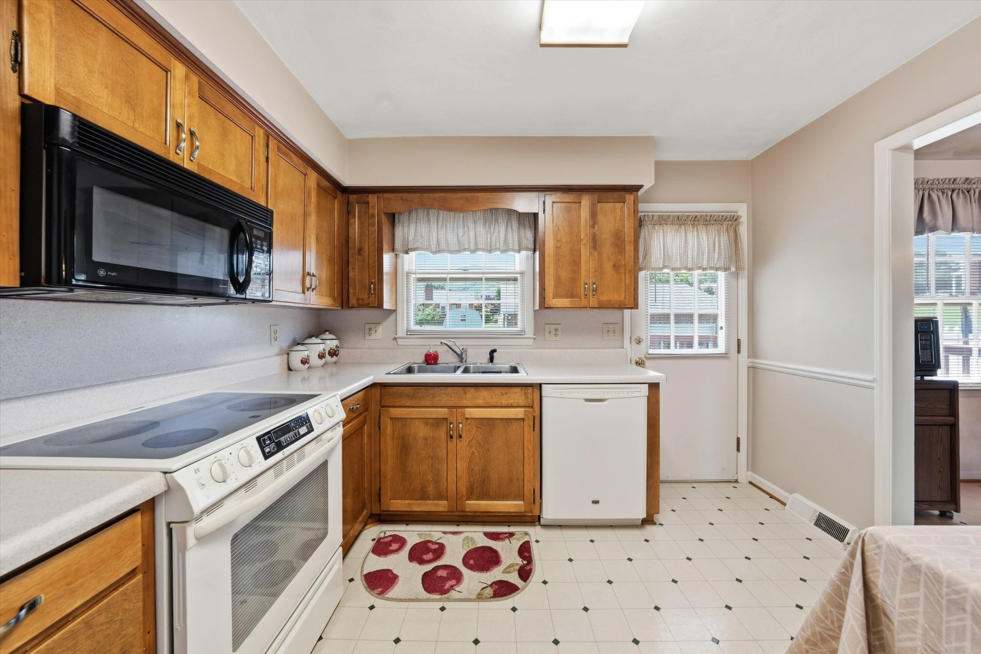 404 Rebecca LN - Photo 8