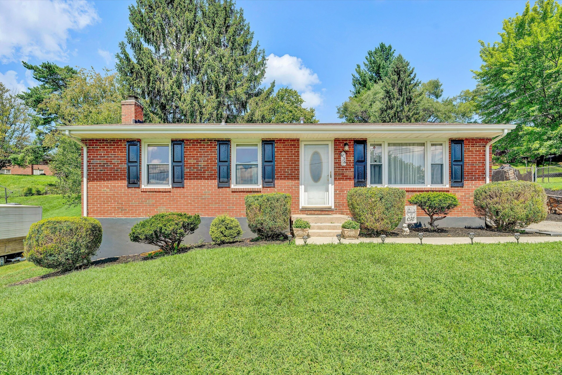 636 Ramada RD - Photo 2