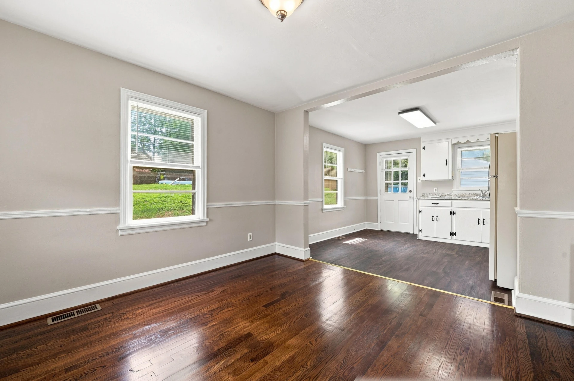958 Palmer AVE - Photo 5