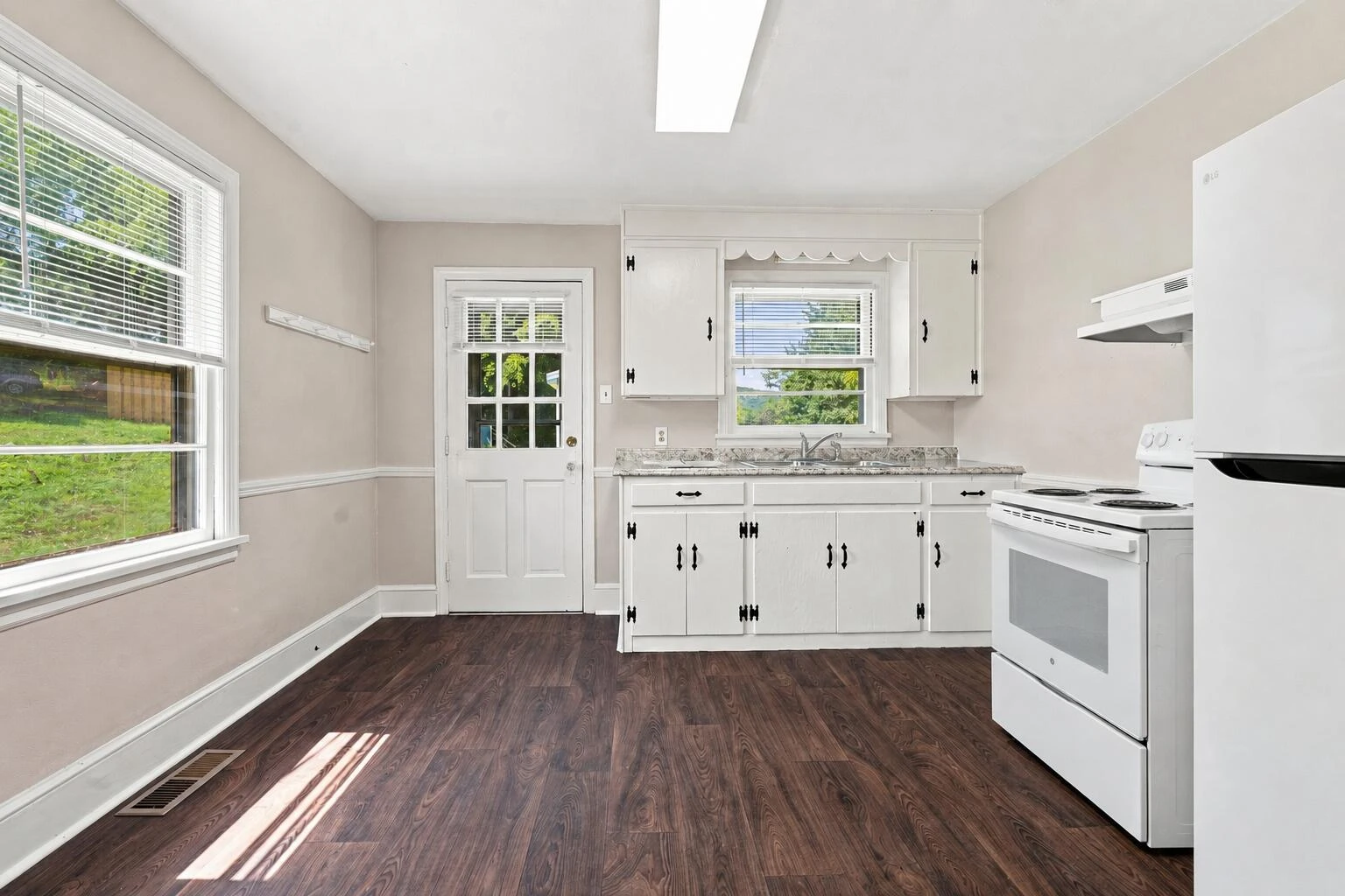 958 Palmer AVE - Photo 8