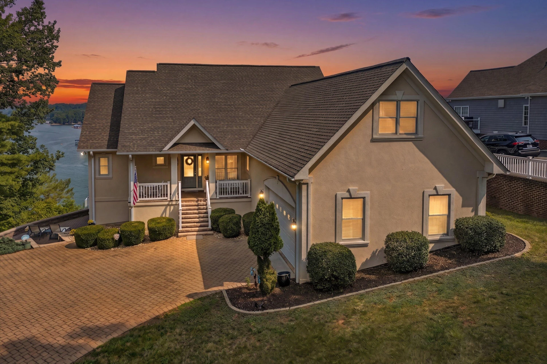 250 Village LN