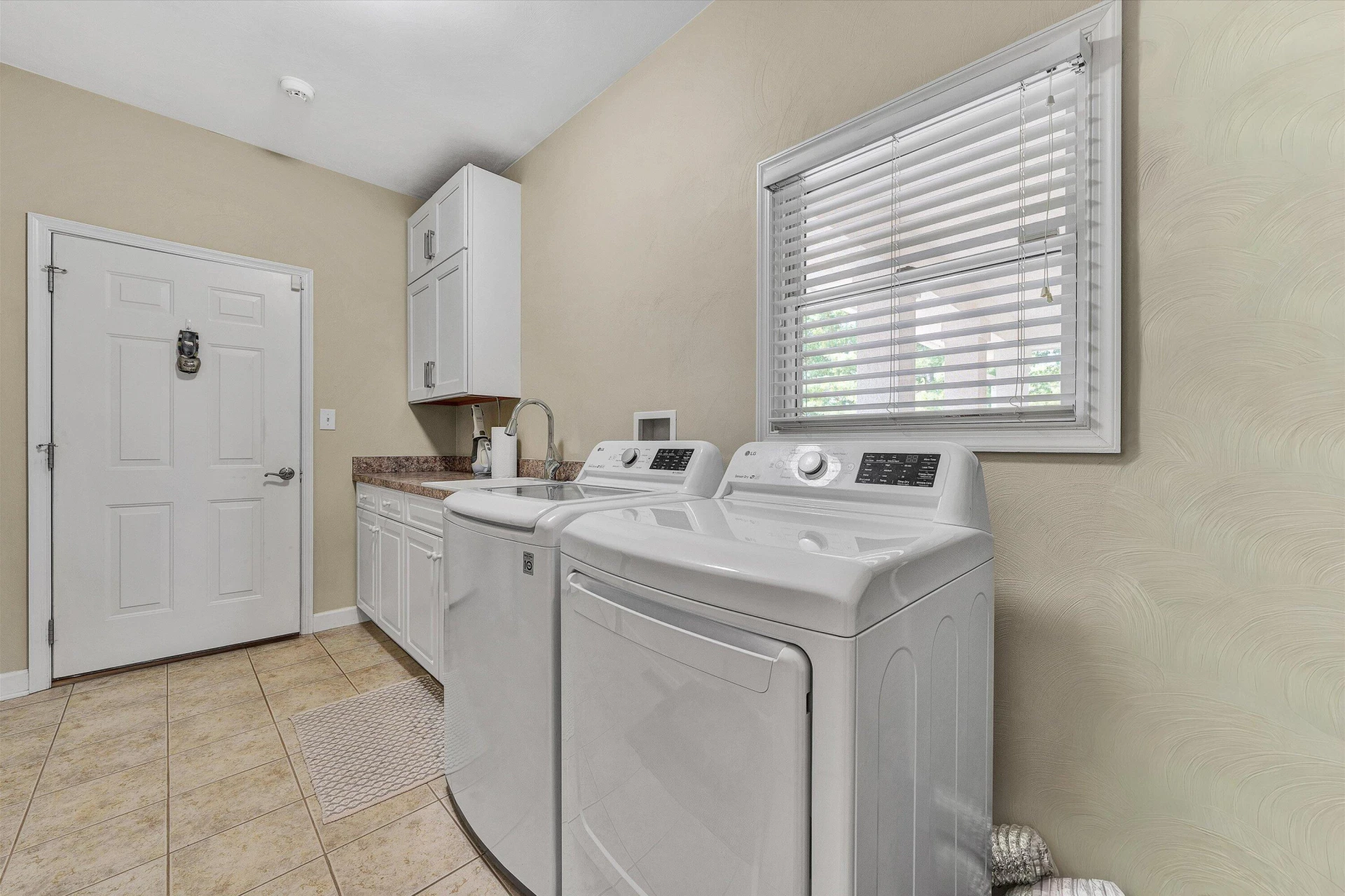 250 Village LN - Photo 32