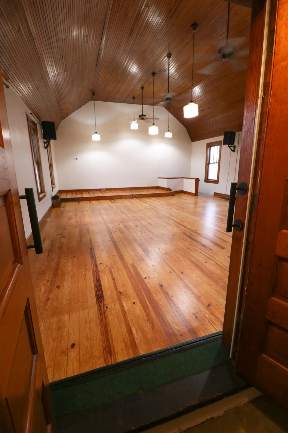 1010 Montrose AVE SE - Photo 4