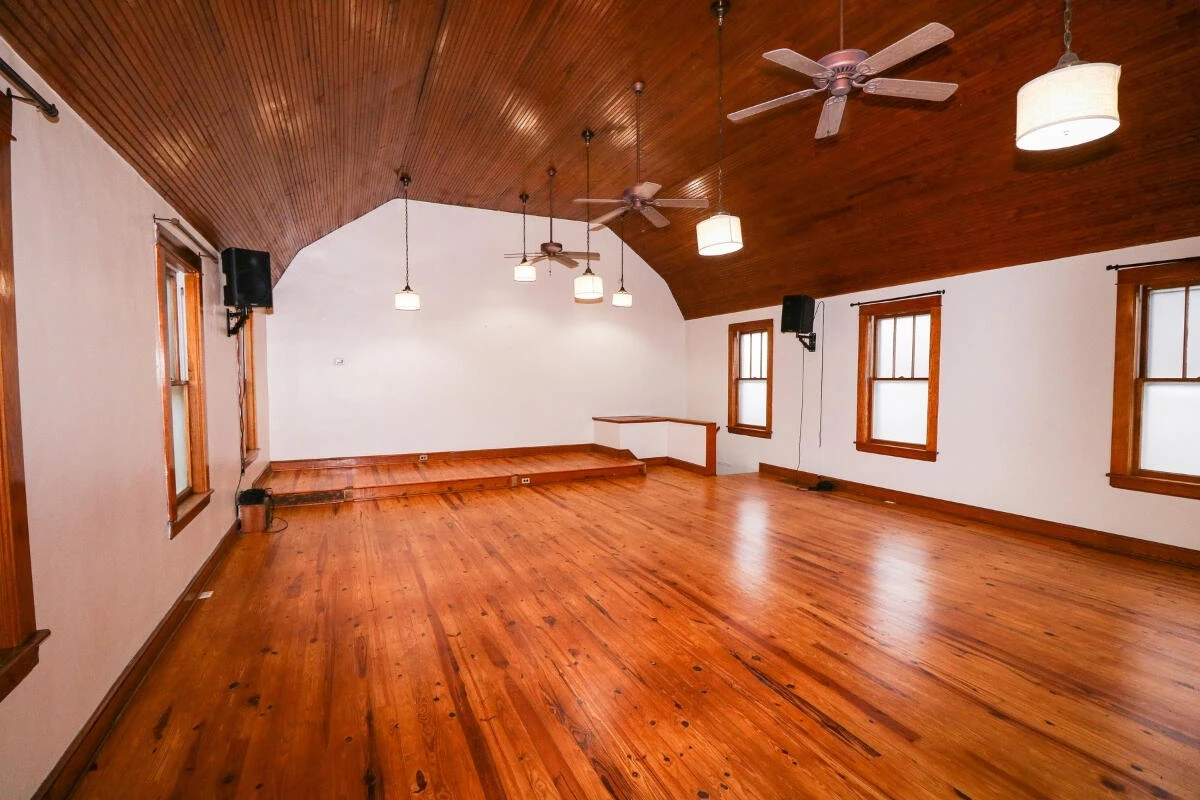 1010 Montrose AVE SE - Photo 5