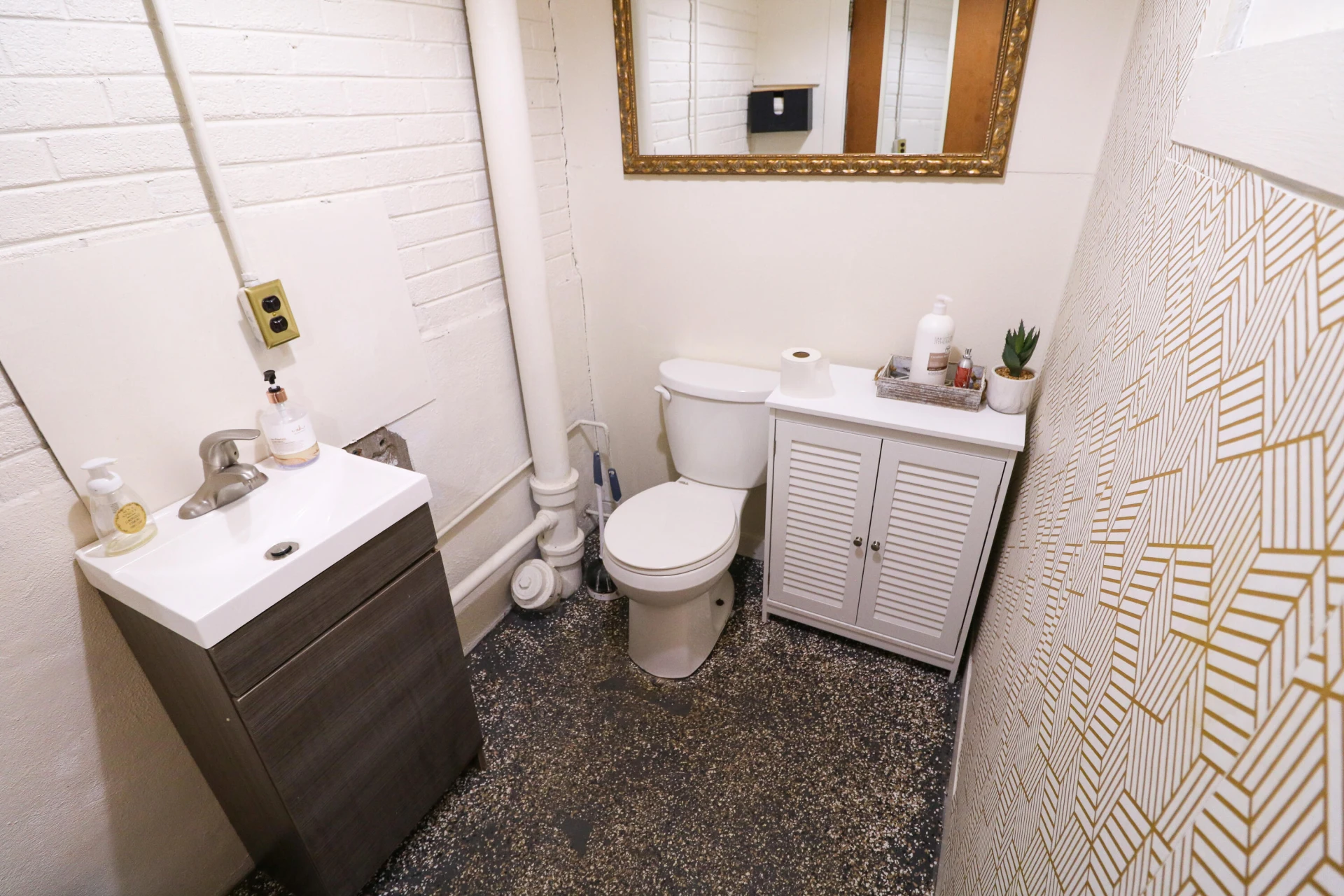 1010 Montrose AVE SE - Photo 8