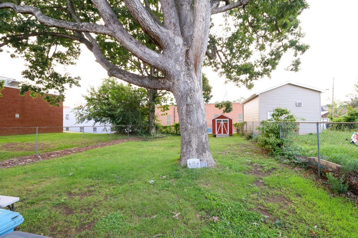 1010 Montrose AVE SE - Photo 15