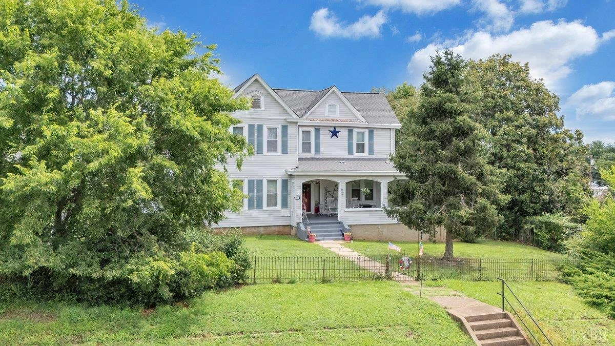 901 Bedford AVE - Photo 2