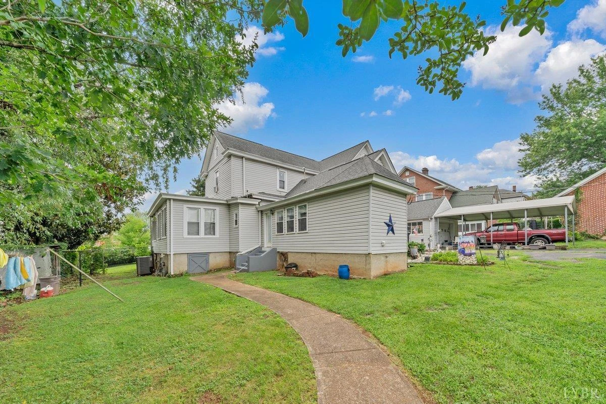 901 Bedford AVE - Photo 3
