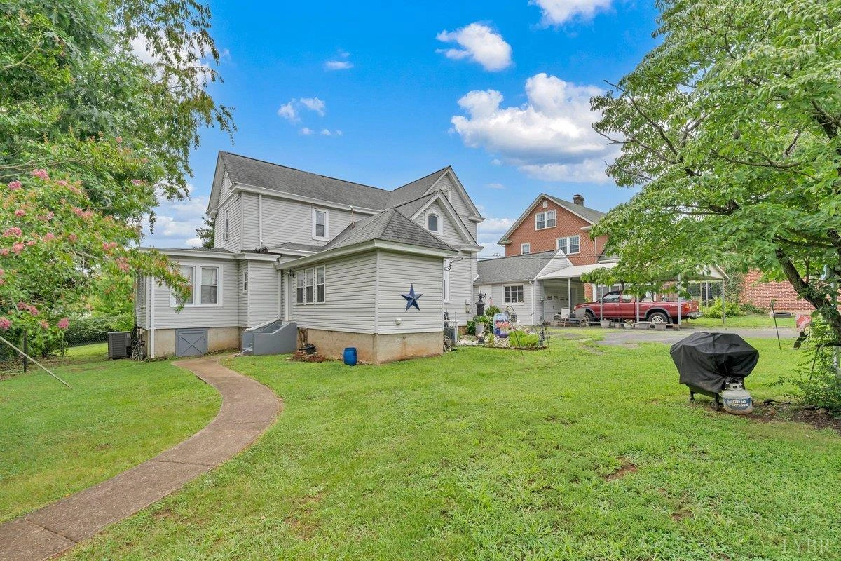 901 Bedford AVE - Photo 4
