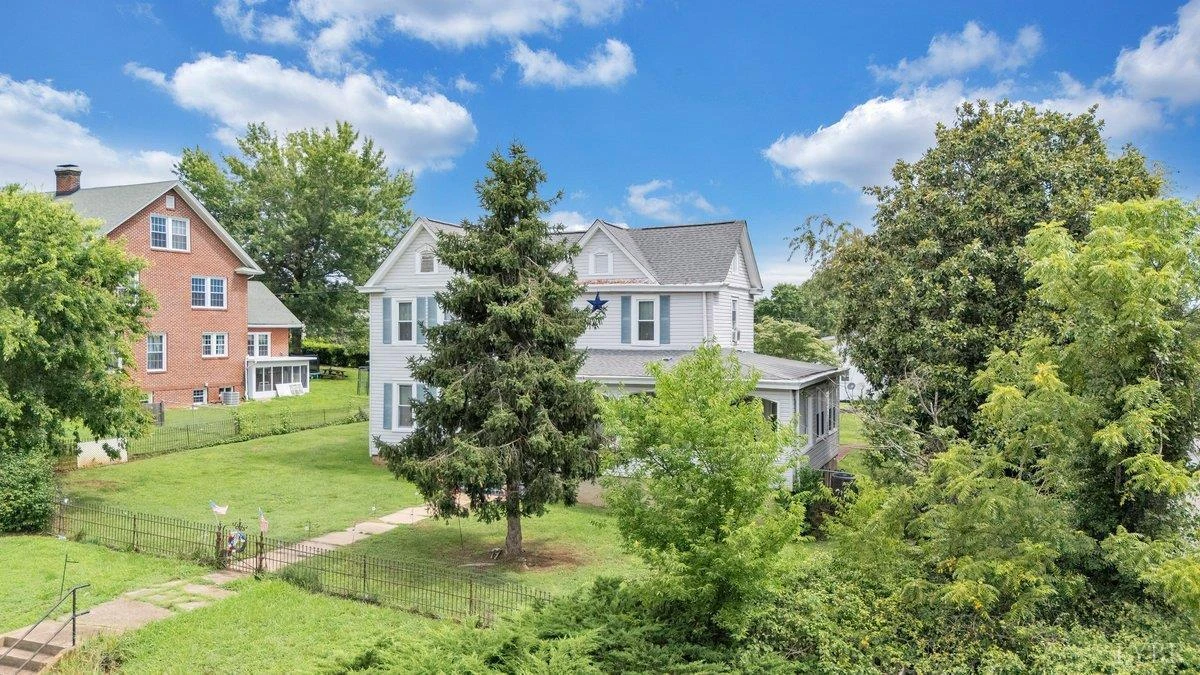 901 Bedford AVE - Photo 18