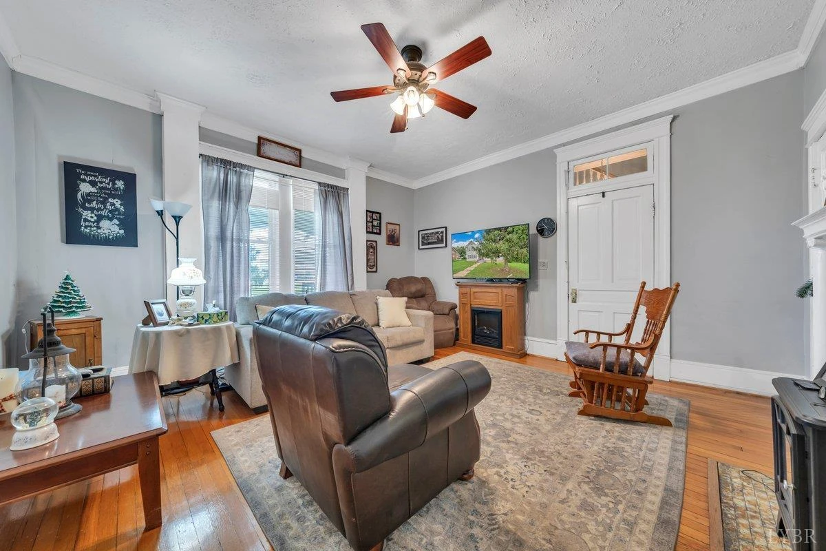 901 Bedford AVE - Photo 32