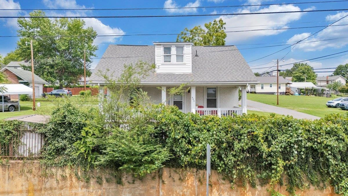 404 9th ST - Photo 2
