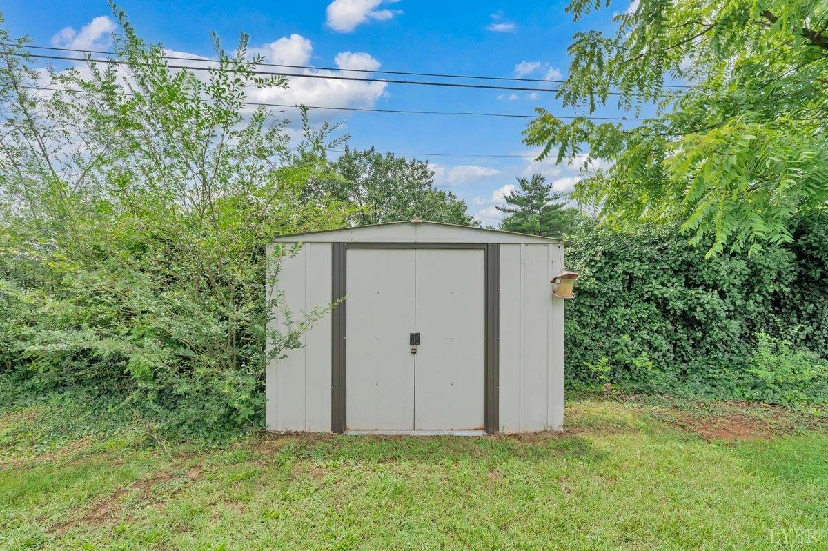 404 9th ST - Photo 3