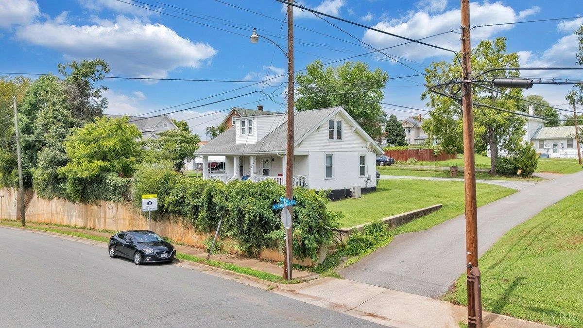 404 9th ST - Photo 4