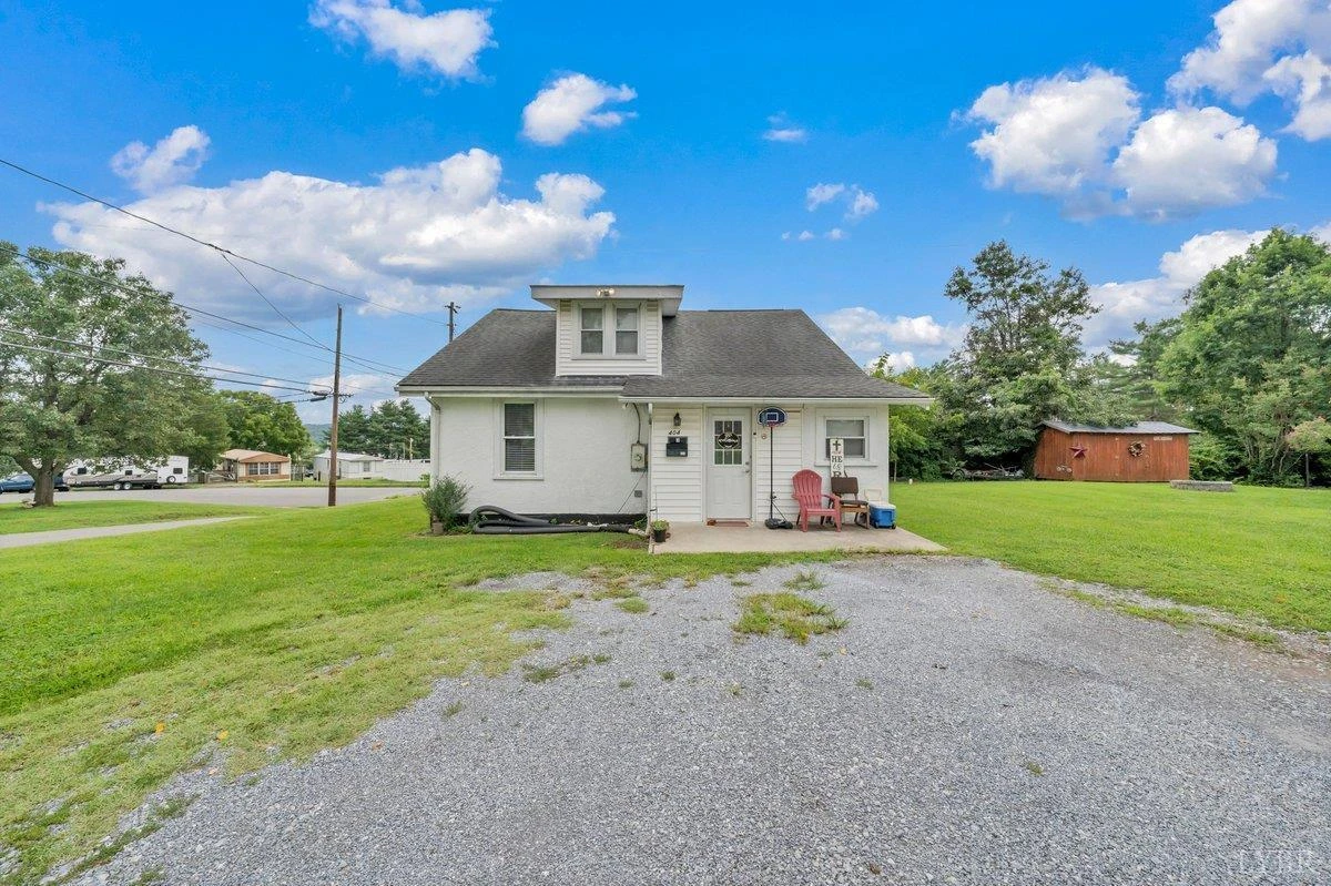 404 9th ST - Photo 6