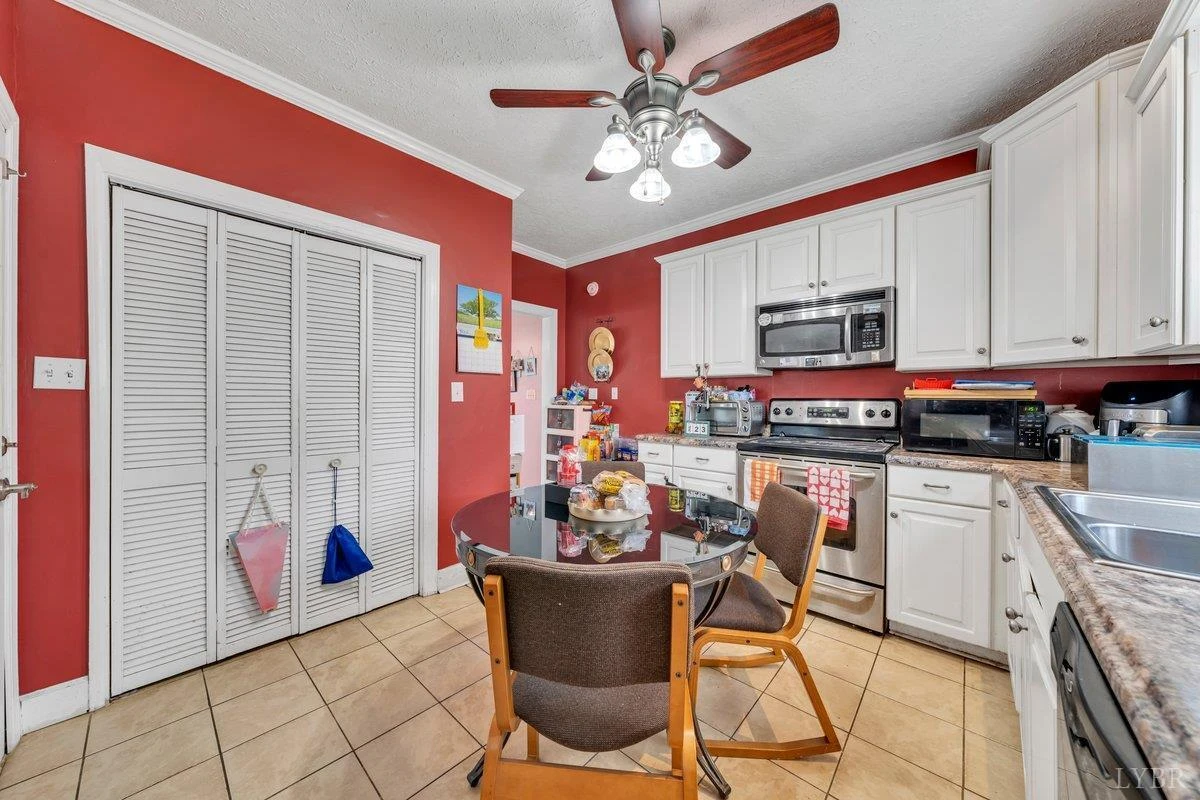 404 9th ST - Photo 10