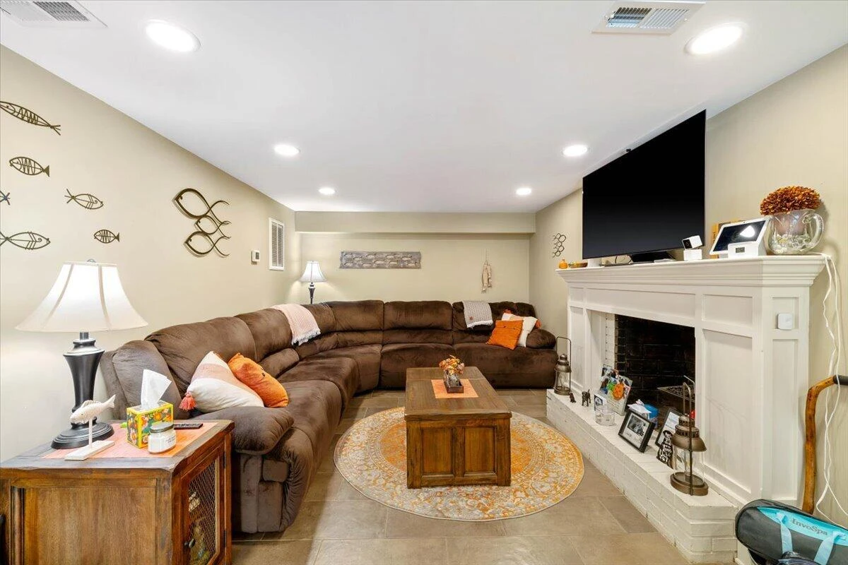 70 Crescent LN - Photo 18
