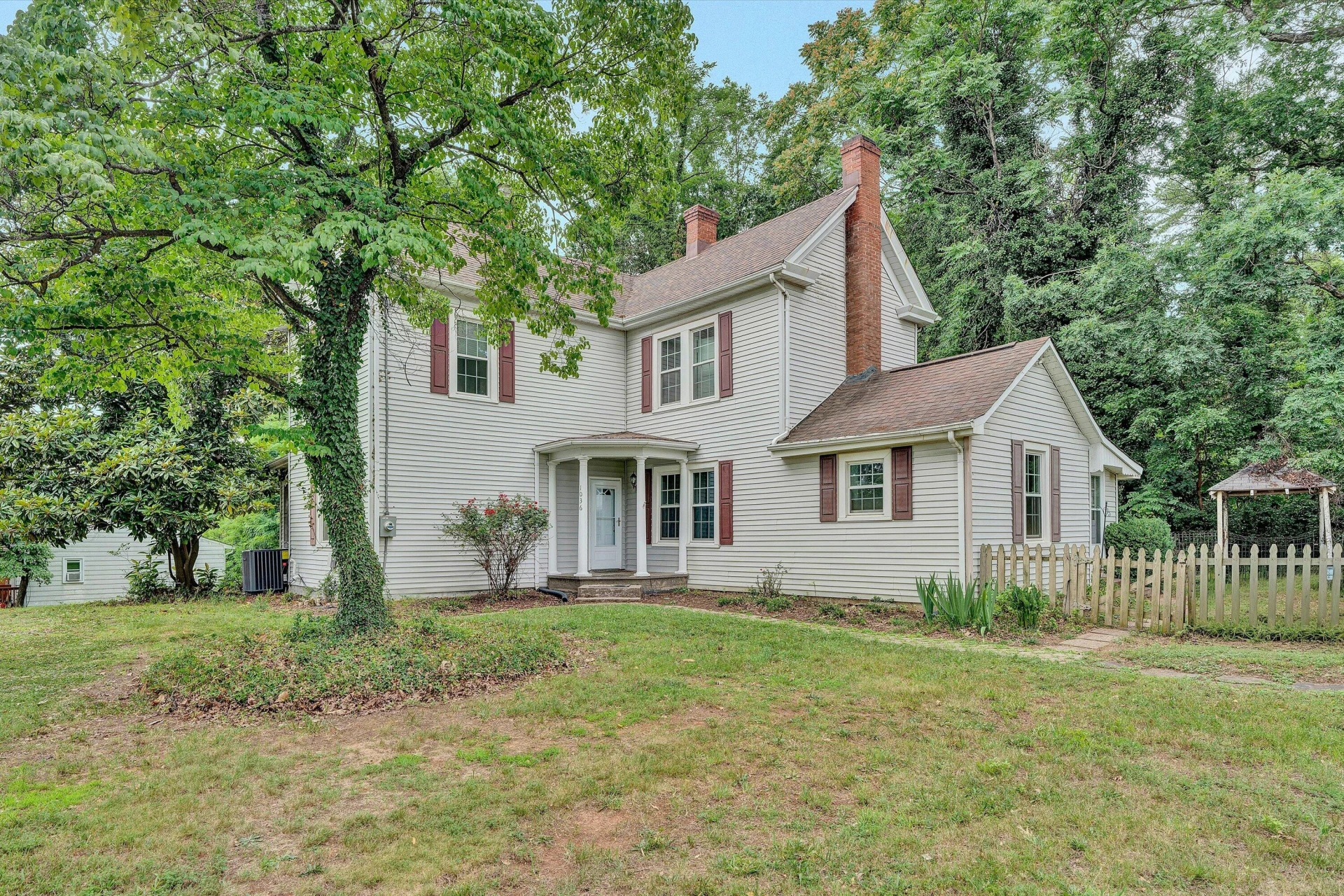 1036 Country Club DR NW - Photo 2