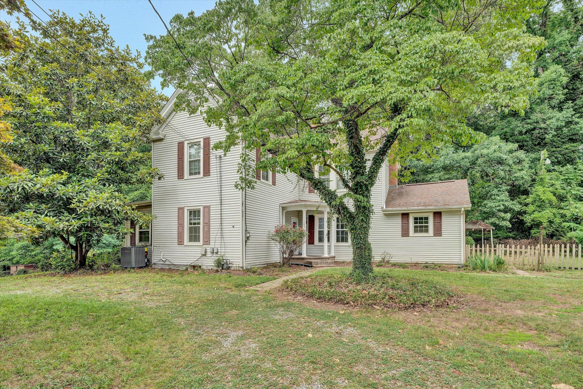 1036 Country Club DR NW - Photo 3