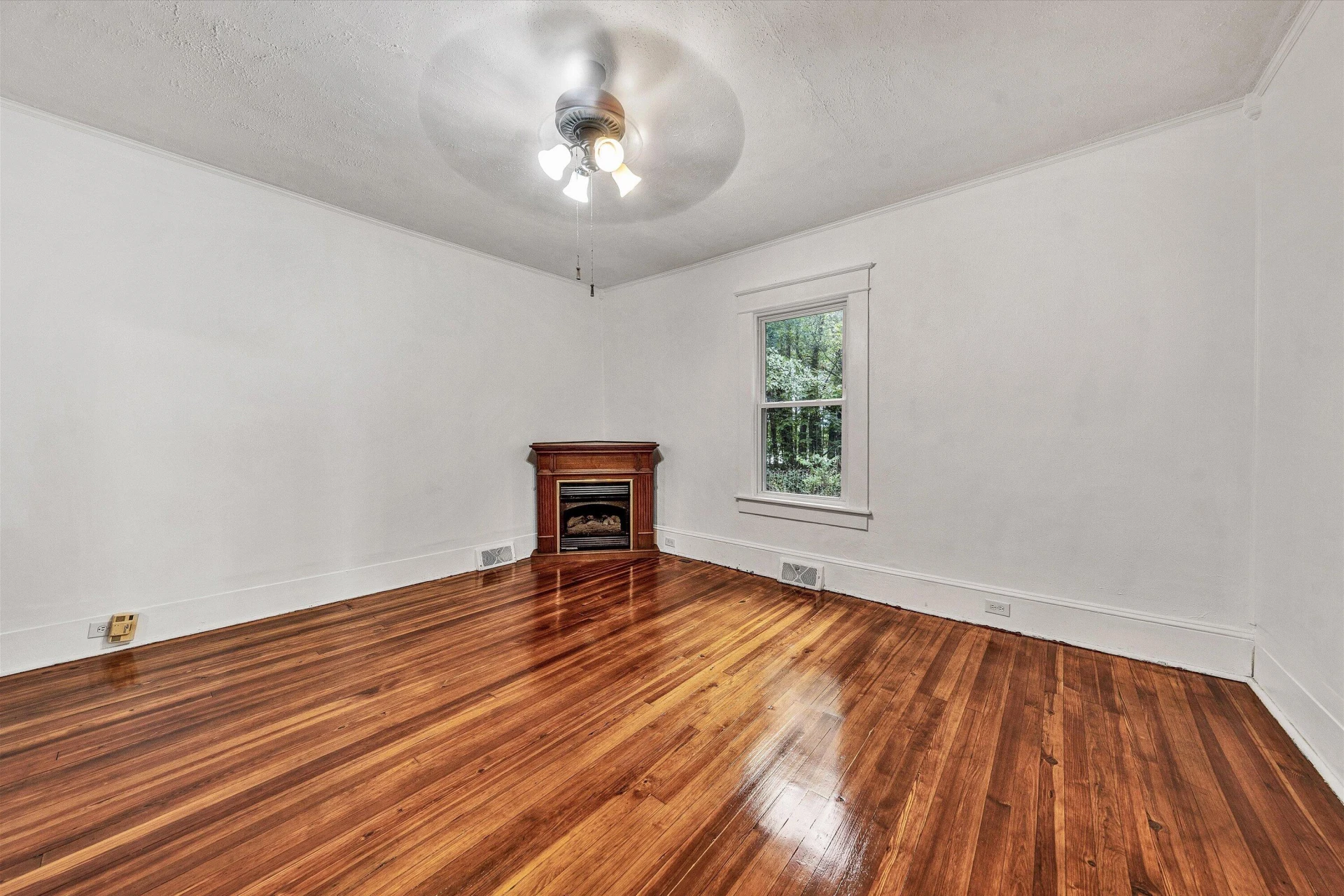 1036 Country Club DR NW - Photo 9