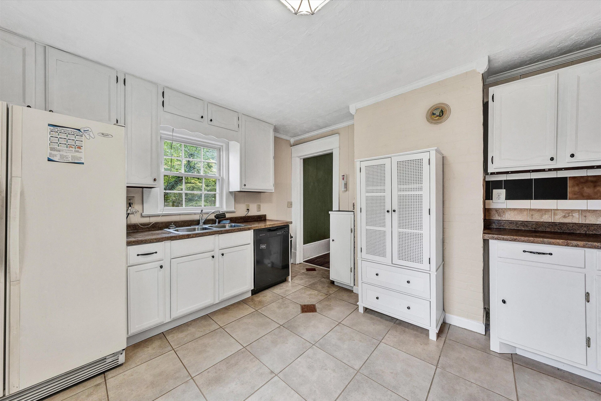 1036 Country Club DR NW - Photo 14