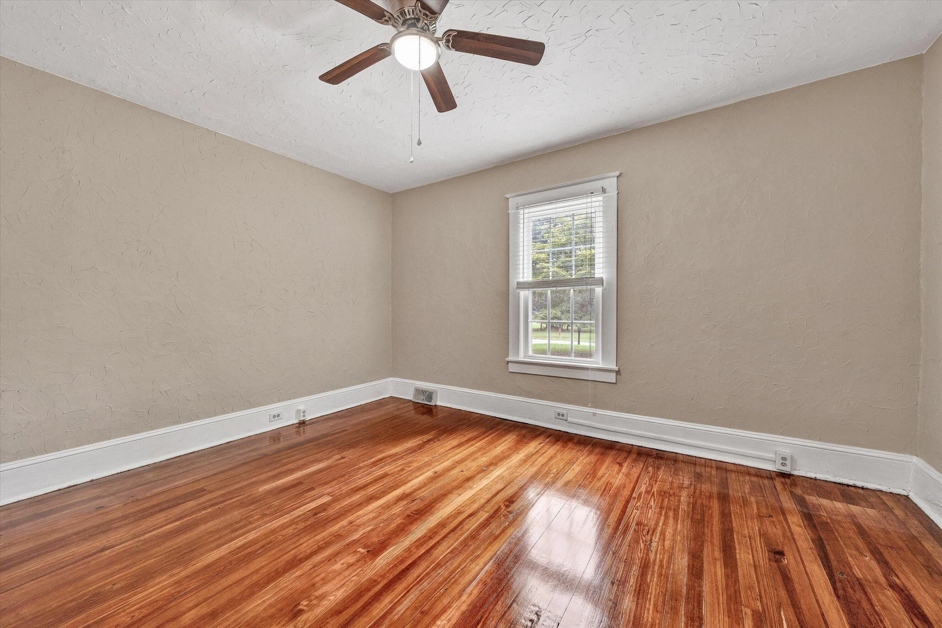 1036 Country Club DR NW - Photo 17