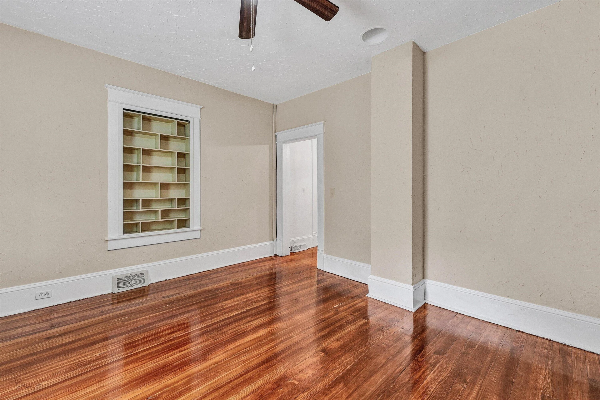 1036 Country Club DR NW - Photo 18