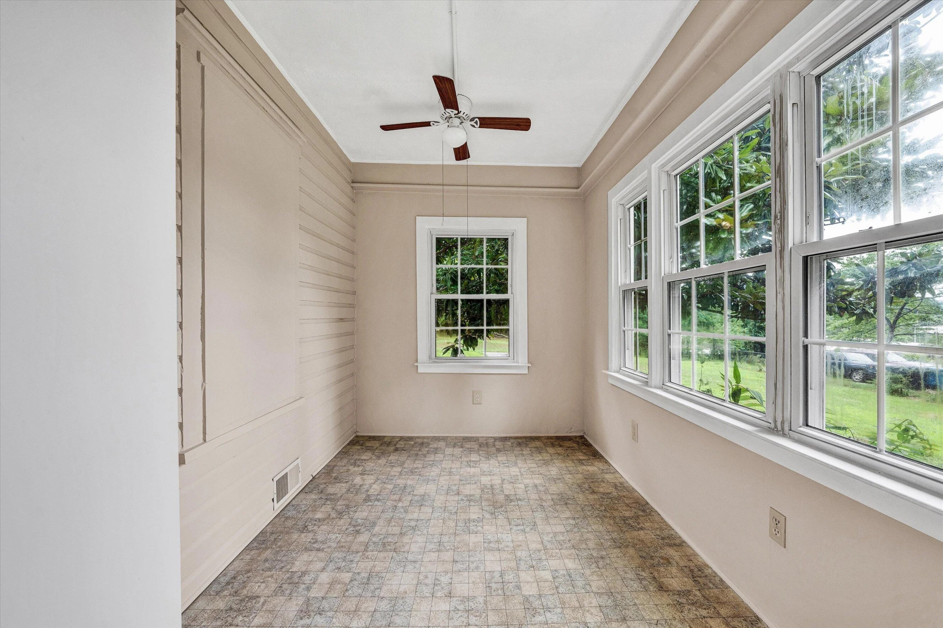 1036 Country Club DR NW - Photo 20