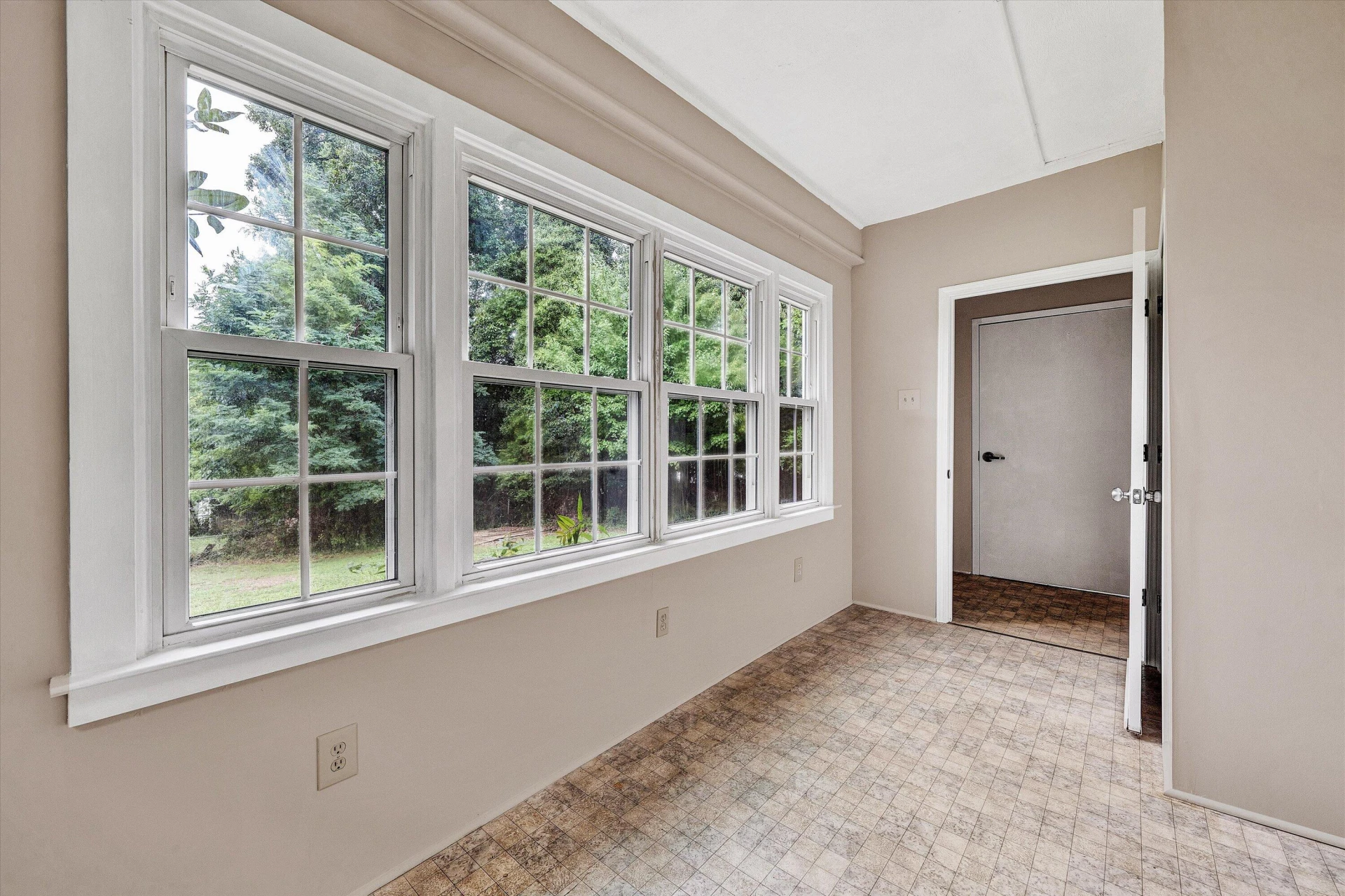 1036 Country Club DR NW - Photo 21