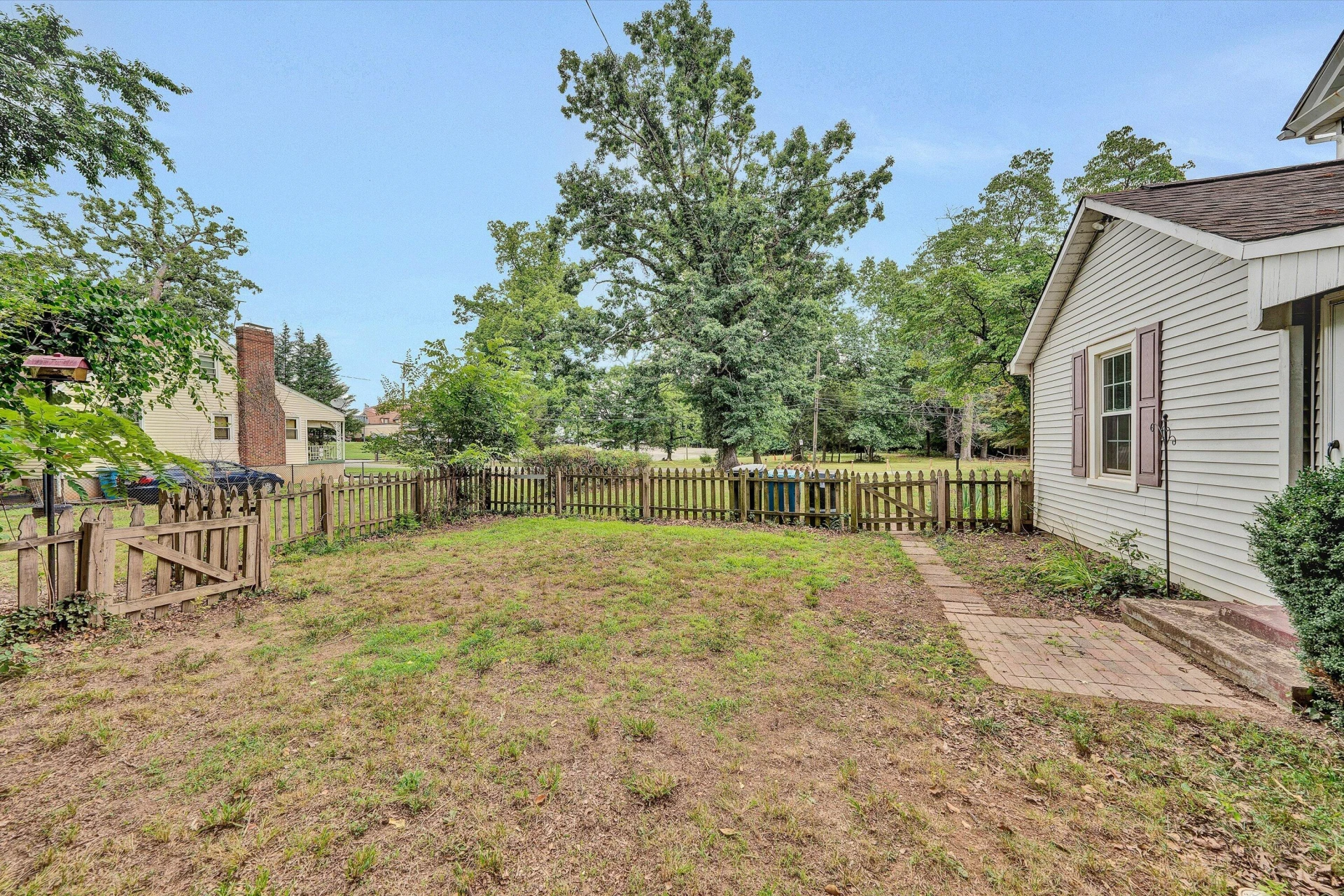 1036 Country Club DR NW - Photo 33