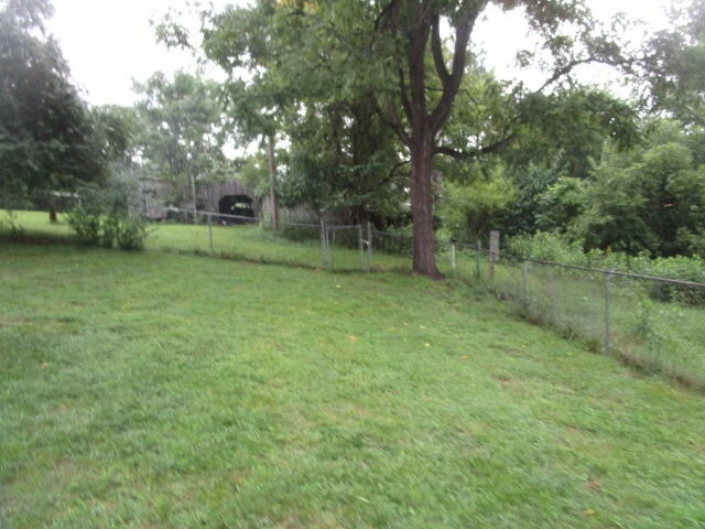 7750 Edwardsville RD - Photo 23