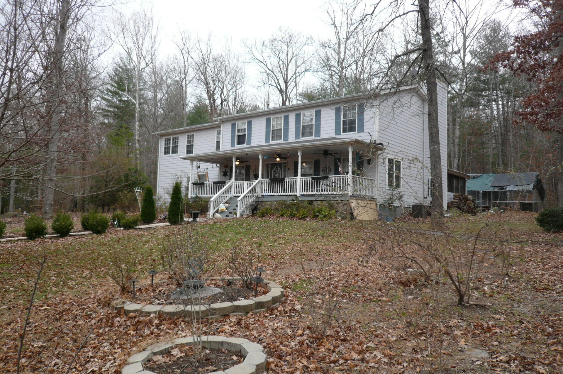102 Hickory LN - Photo 3