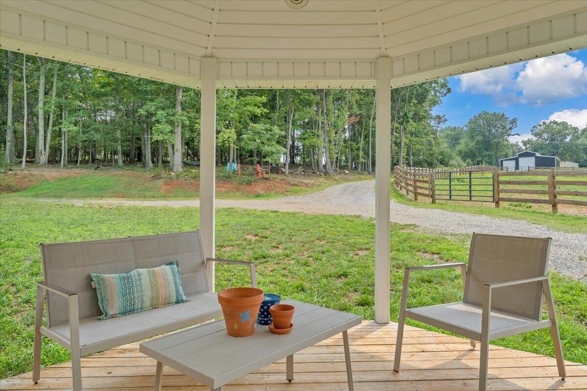 2154 Diamond Hill RD - Photo 3