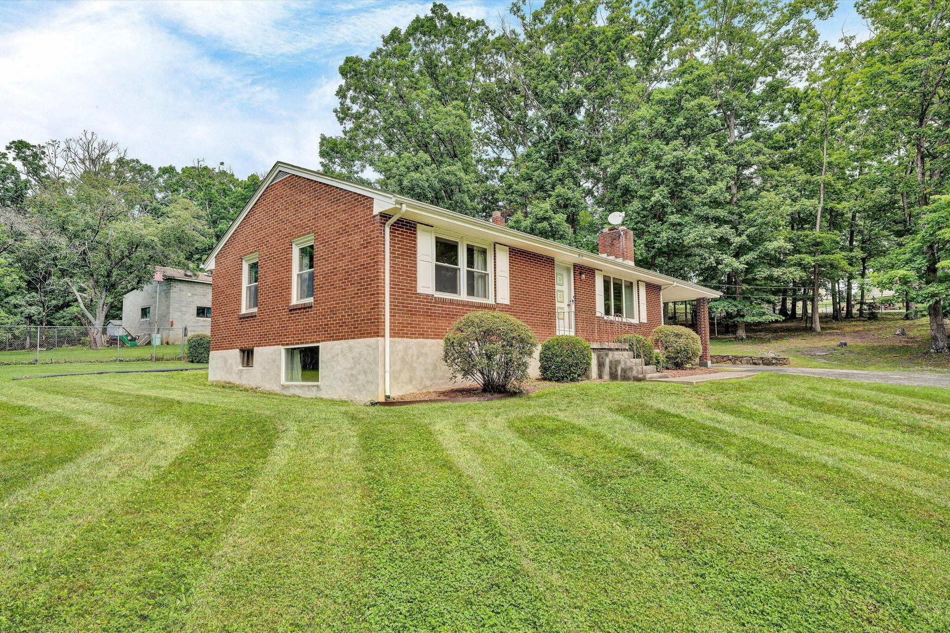 1819 North RD - Photo 2