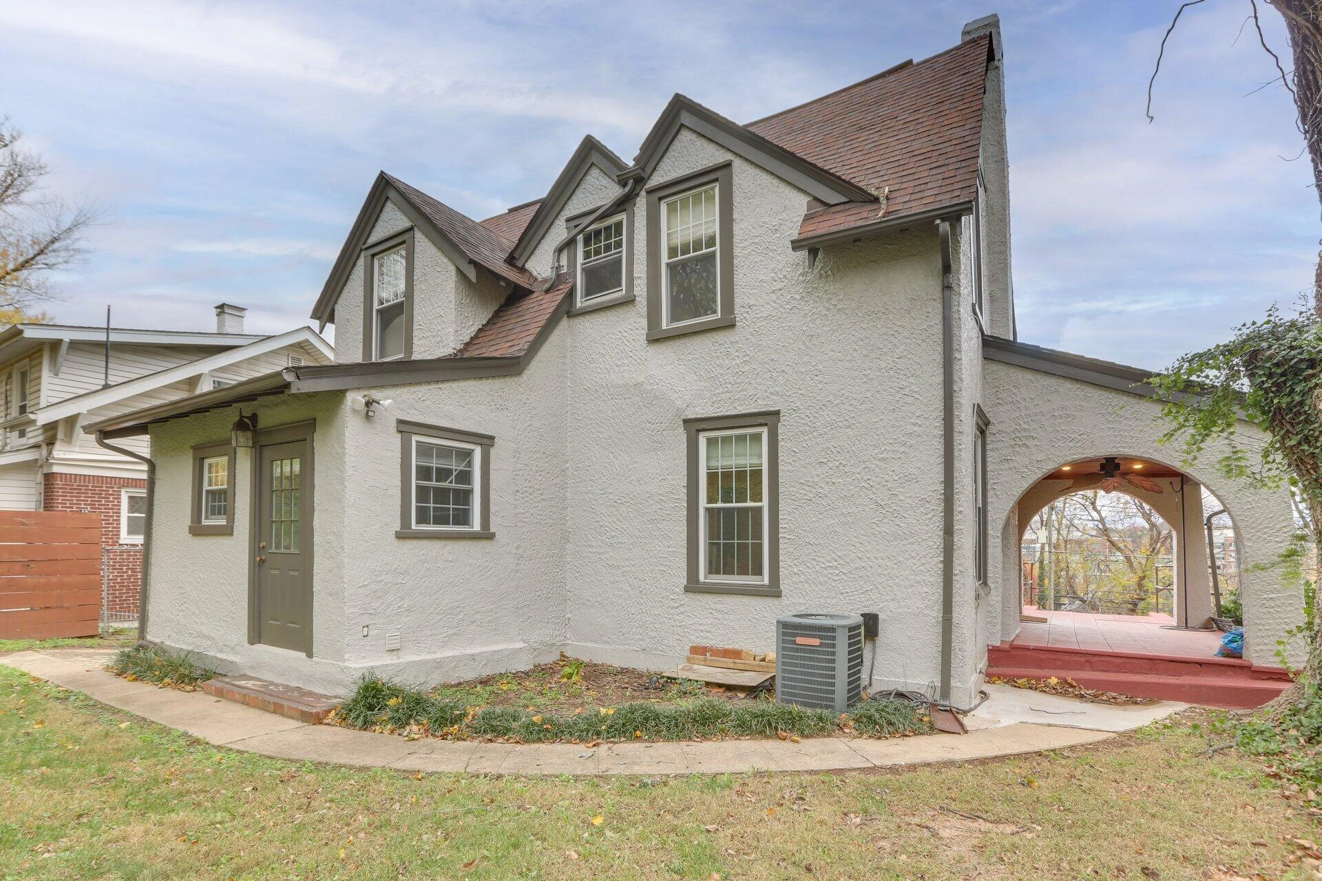 1318 Belleview AVE SE - Photo 2