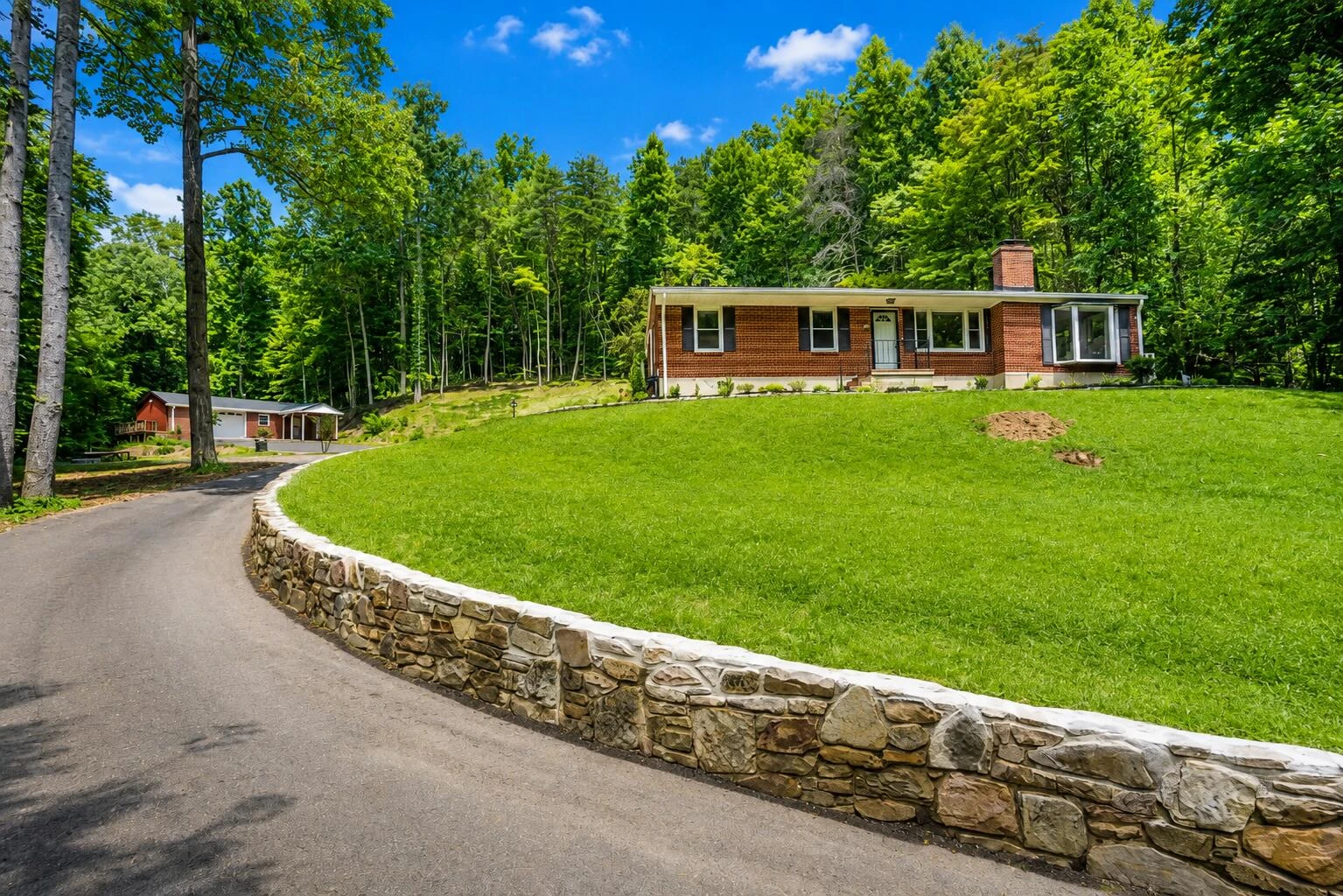 1065 Cain DR