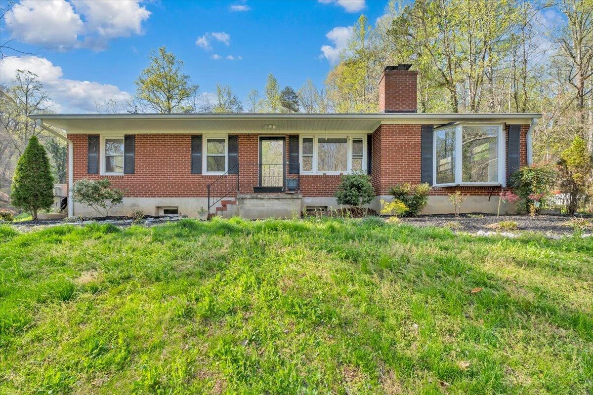 1065 Cain DR - Photo 2