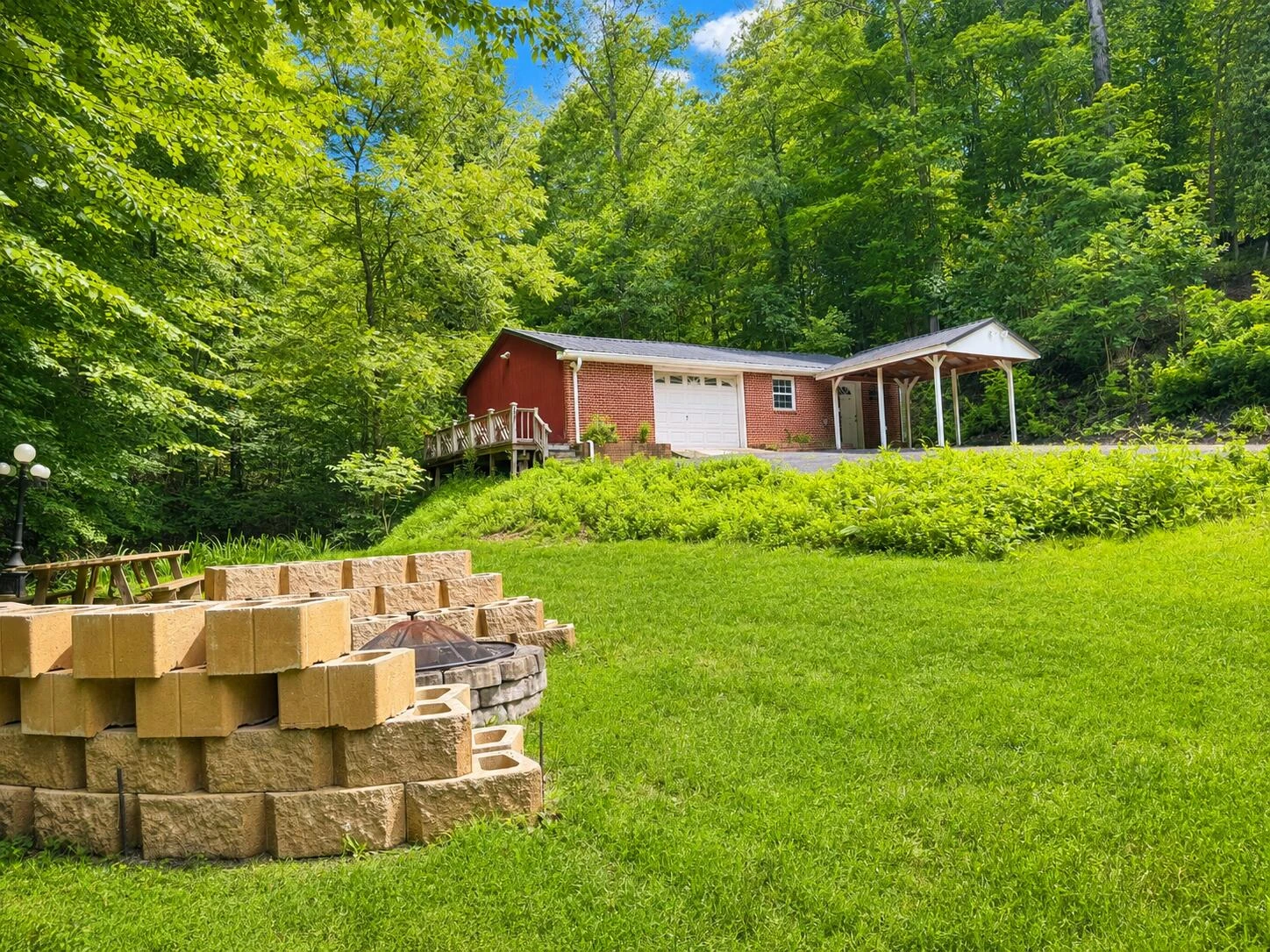 1065 Cain DR - Photo 3