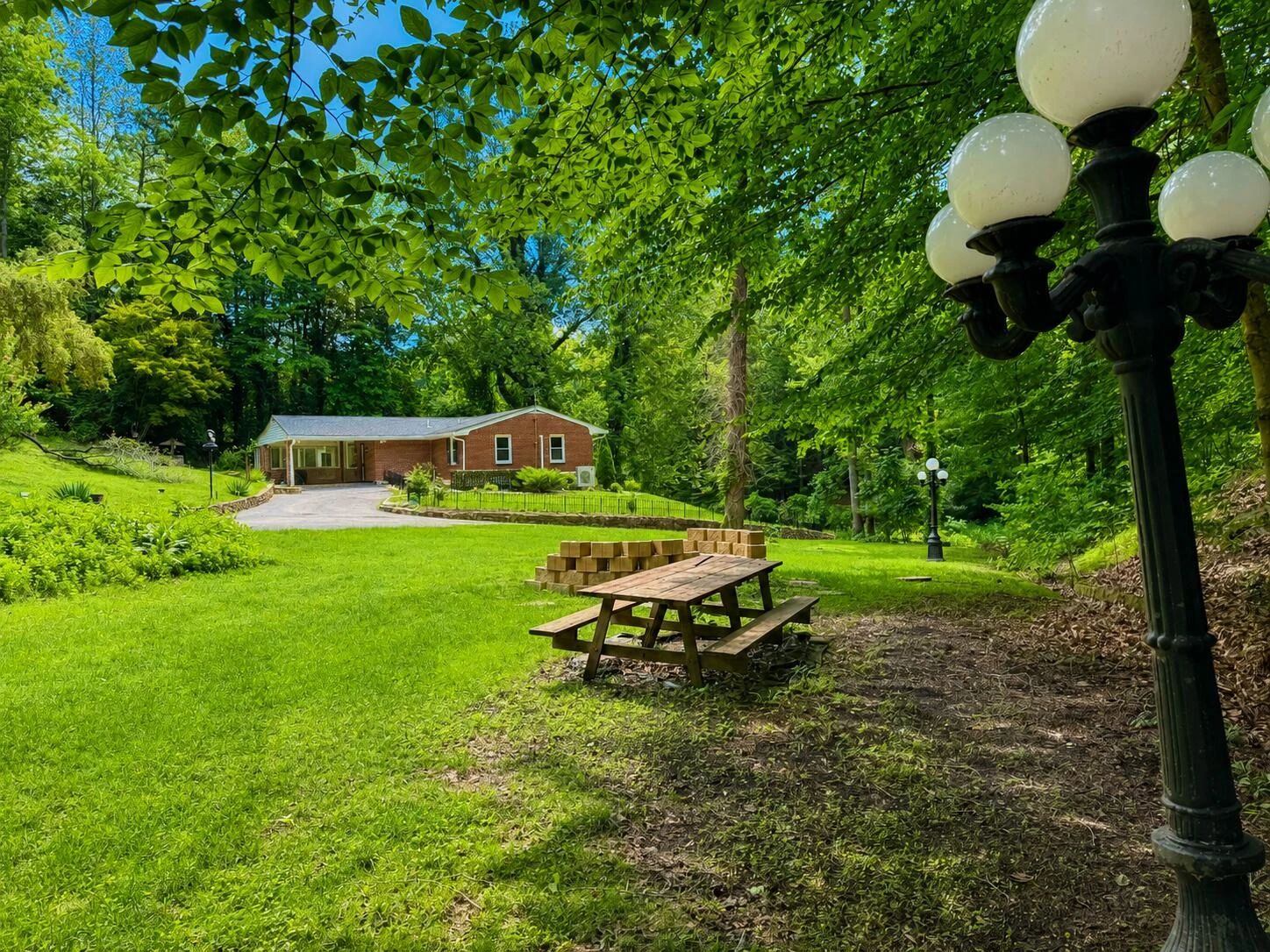 1065 Cain DR - Photo 4