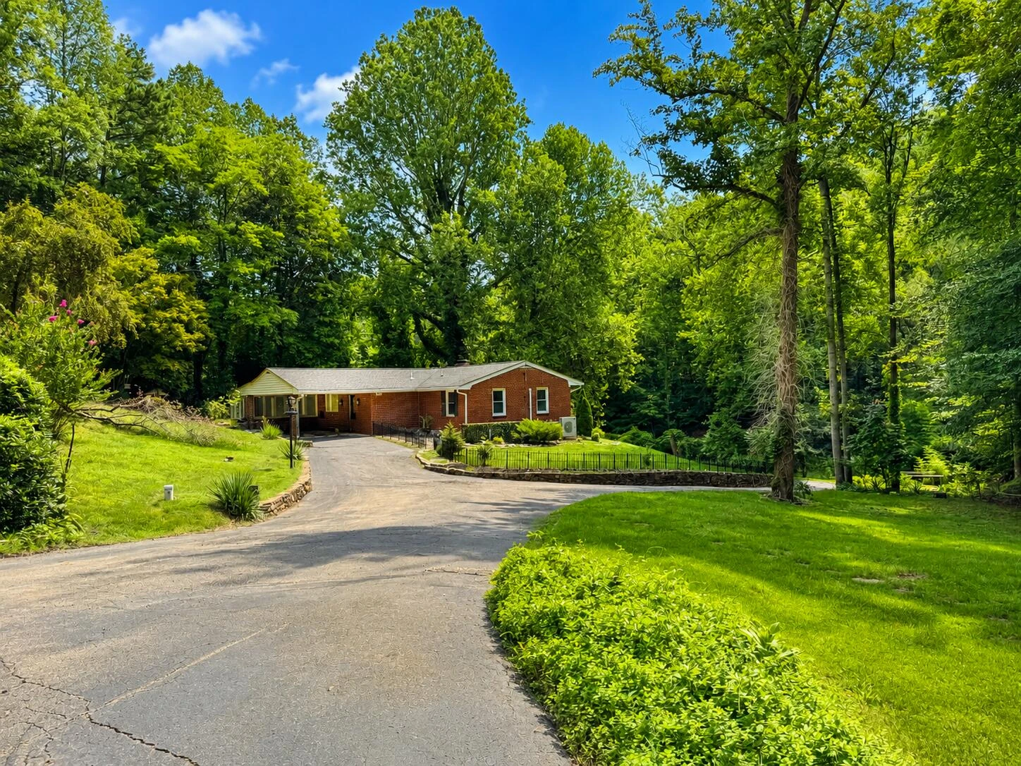 1065 Cain DR - Photo 5